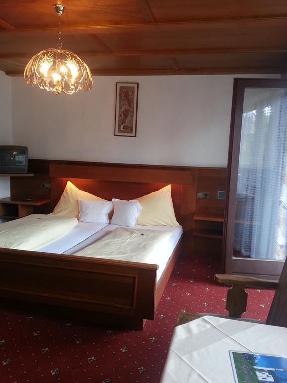 Hotel Garni Dietrich Seefeld in Tirol Eksteriør billede